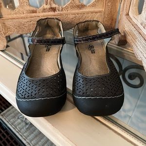 JBU by Jambu Memory Foam